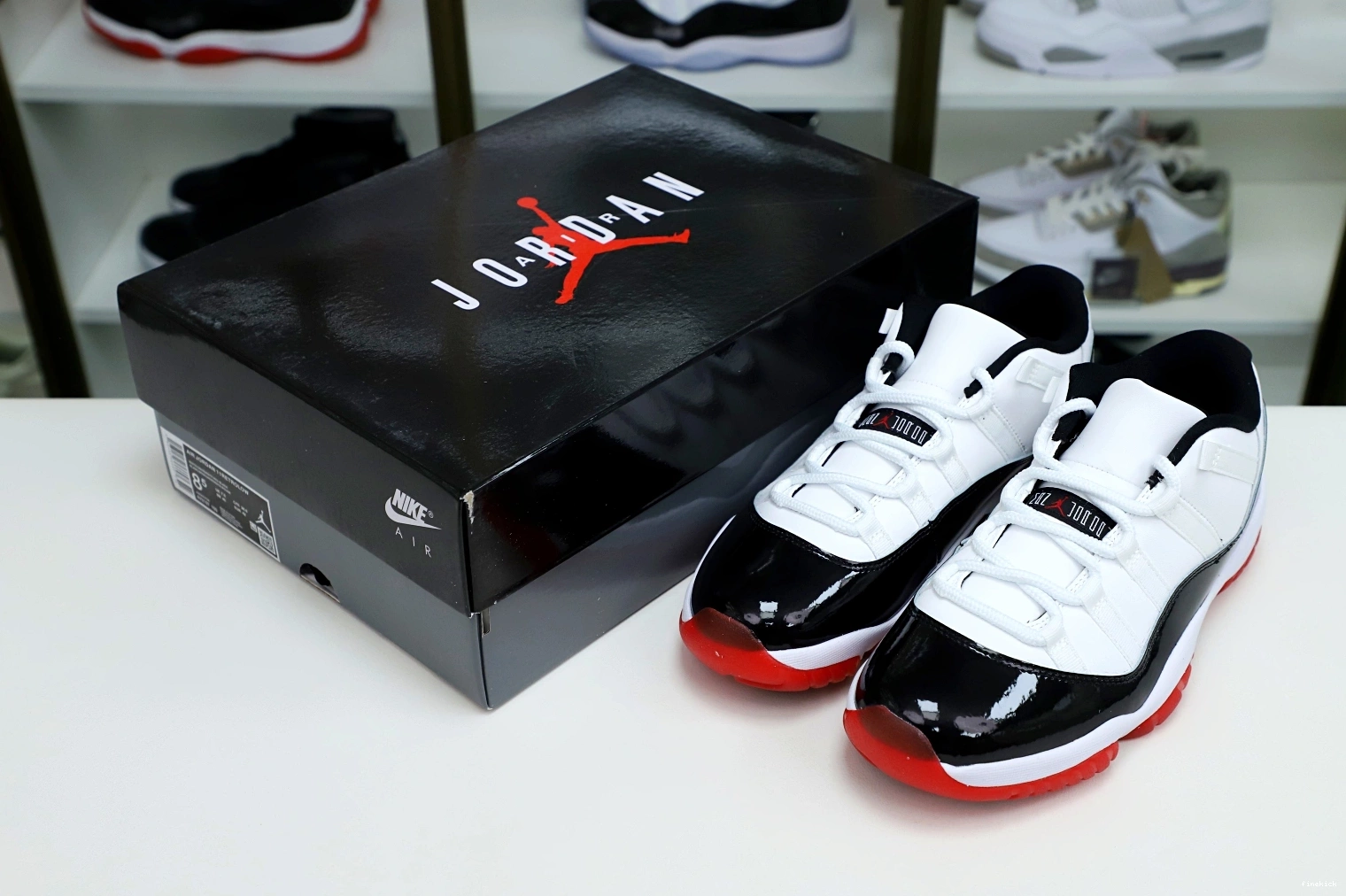 AIR WHITE 11 JORDAN BRED LOW 0716